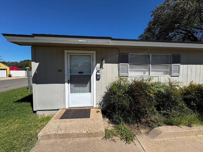 Building Photo - 2116 40th St Rental