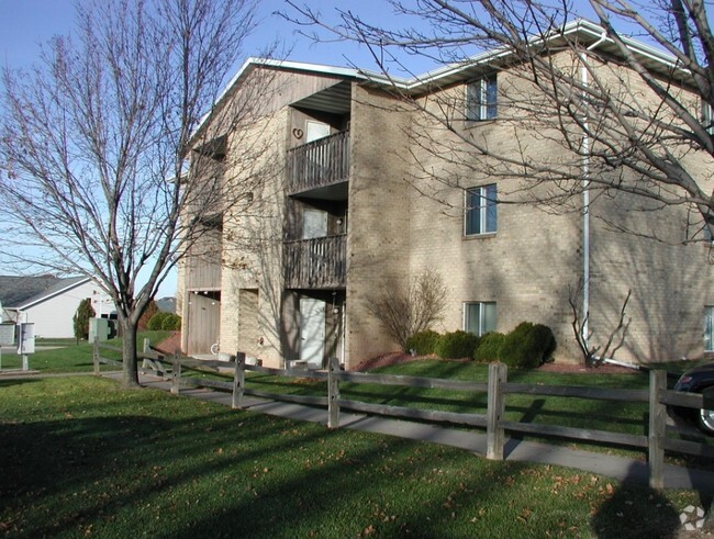 Exterior - Skyview Apartments