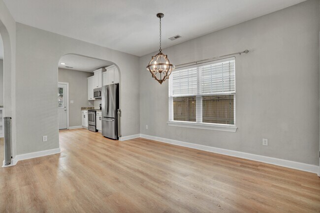 Photo - 211 Thalia Rd