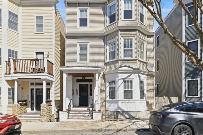 Photo - 722 E 2nd St Unit 2