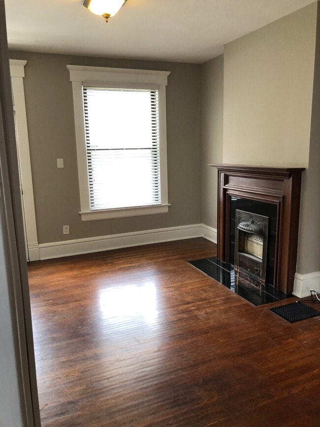 Photo - 320 E Whitter St