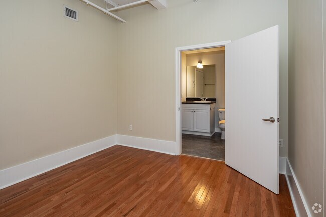 1BR, 1BA - A2 - 674SF - Bedroom