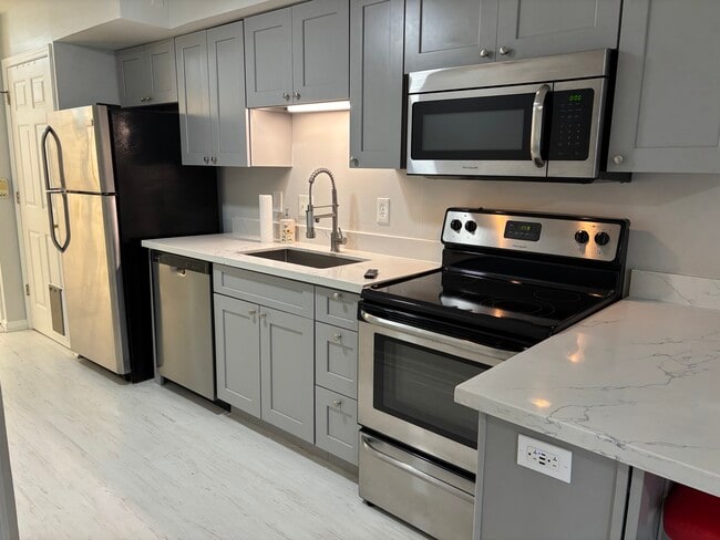 Building Photo - 2730 Brownsboro Rd Unit 140