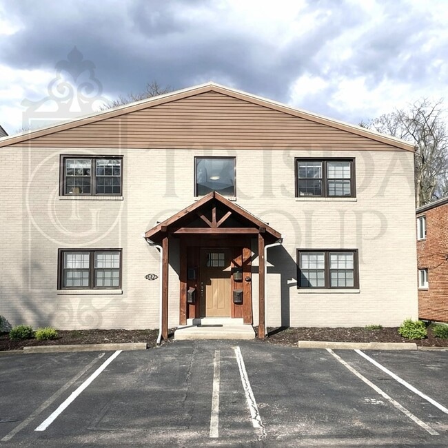 Building Photo - Avail June 1st! Renovated Crafton 2BR Apt, A/C, Private laundry/storage, Parking, Pets OK! Unit BRO612-2