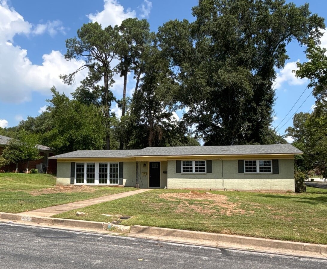 3/2/2 Rental With A Glow Up near Pollard Park - 3/2/2 Rental With A Glow Up near Pollard Park