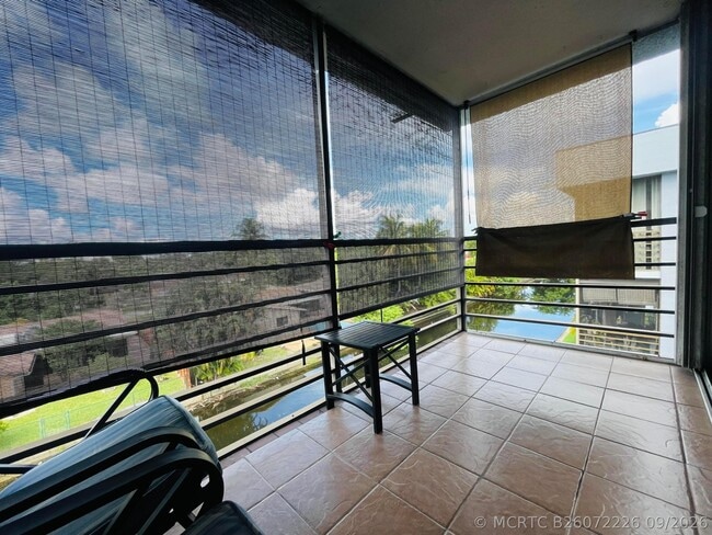 Building Photo - 109 Royal Pk Dr Unit 4D