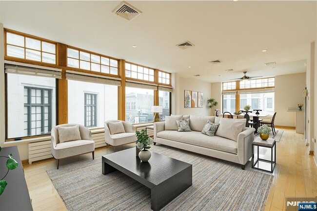 Building Photo - 30 Park Ave Unit 2