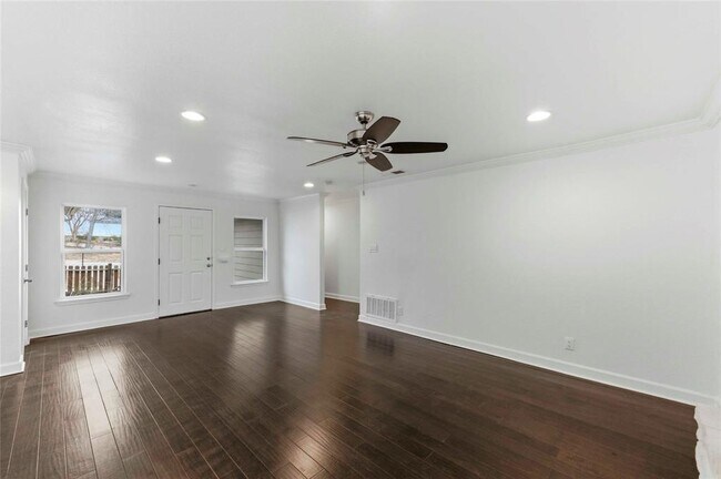 Photo - 1909 Crooked Ln