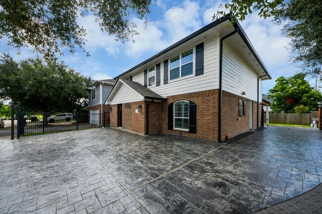 Building Photo - 4631 Mi Castillo Ct