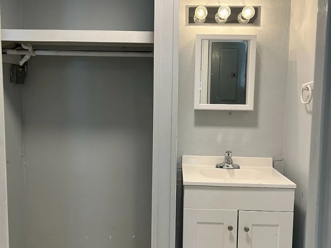 Photo - 4102 Seaview St