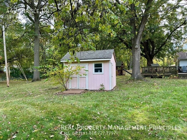 Photo - 442 Circle Dr