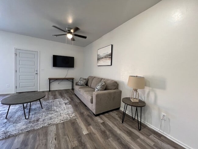 Photo - 1209 SW Oklahoma Ave