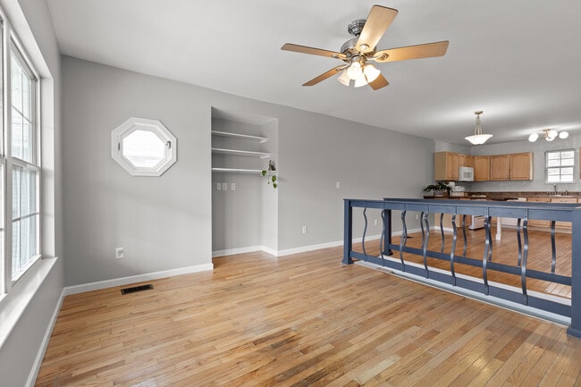 Photo - 419 W Bell Ave