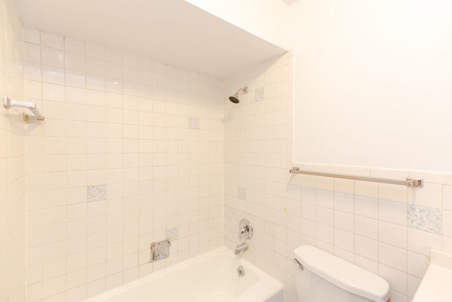 Photo - 1322 W Lunt Ave Unit 106