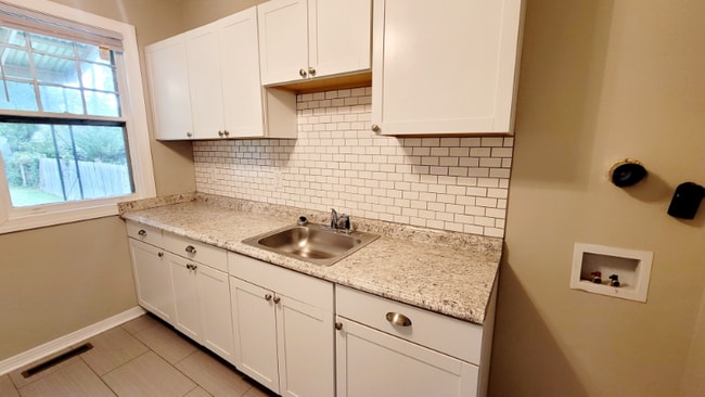 Photo - 38 E 32nd St