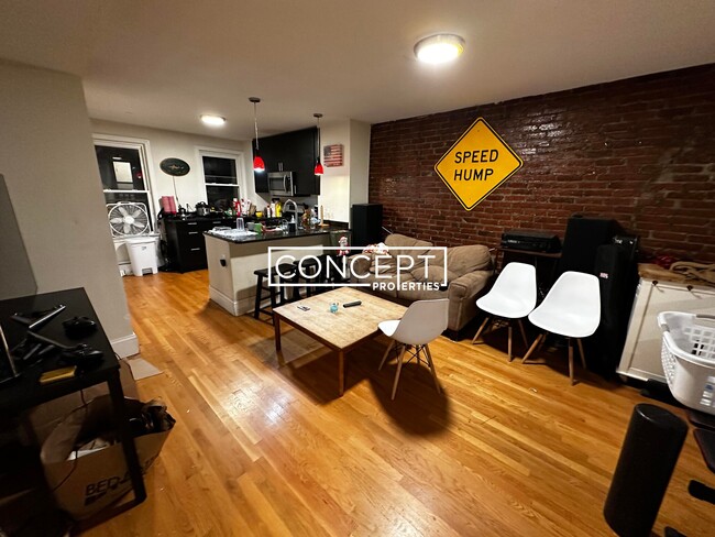 Building Photo - 12 Parker Hill Ave Unit 3