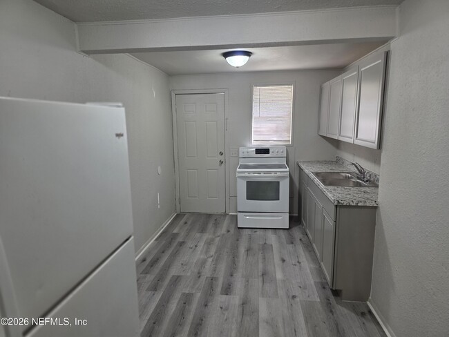 Photo - 5022 Kingsbury St