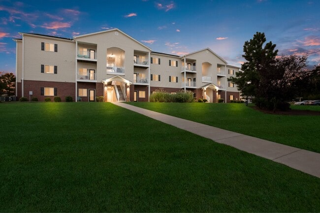 Building Photo - The Summit on 401