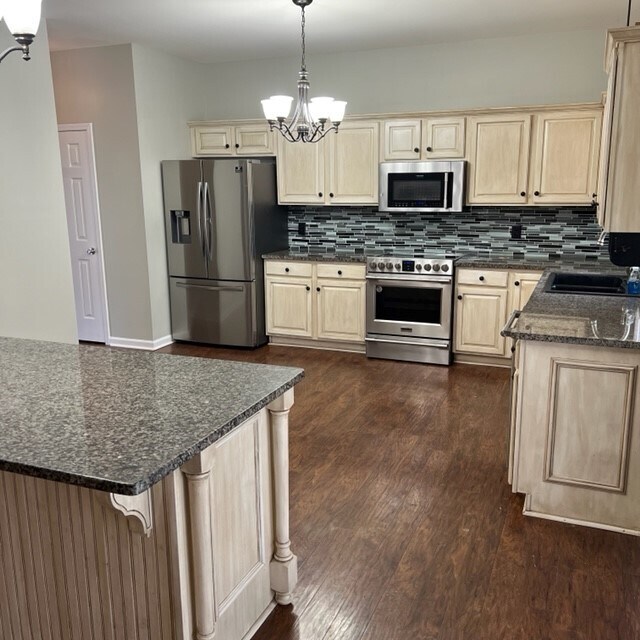 Photo - 1043 Jade Ln