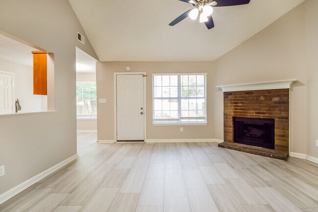 Photo - 7076 Foxhall Dr