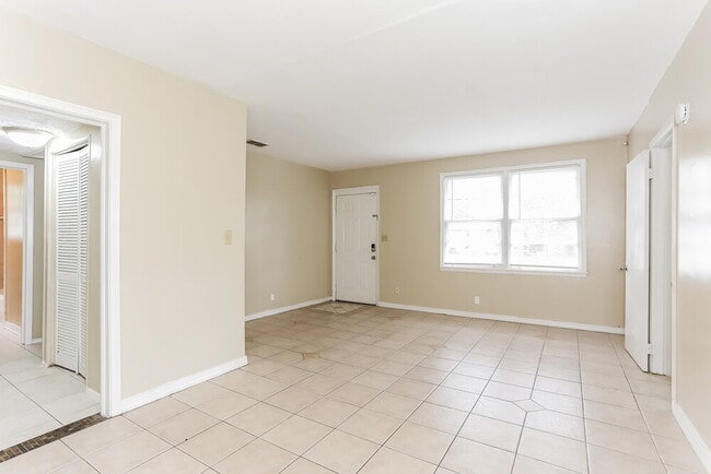 Photo - 2025 Prospect St E