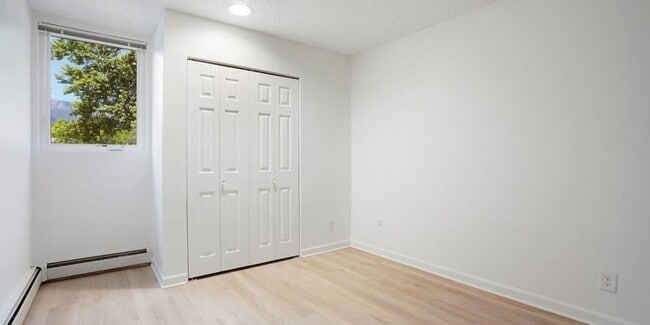 Photo - 1000 W Moorhead Cir