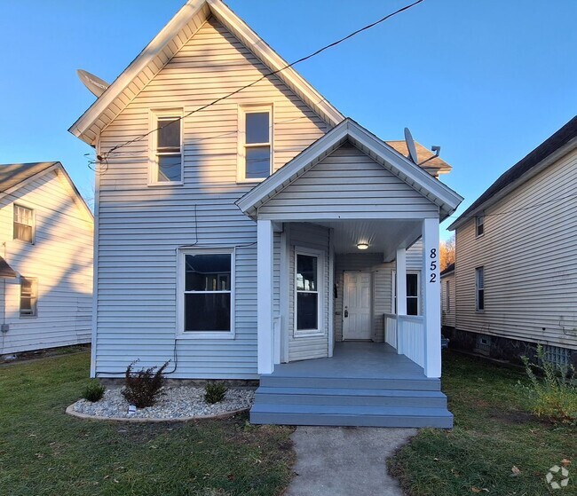 Building Photo - Recently Remodeled - Four Bedroom Home on ...