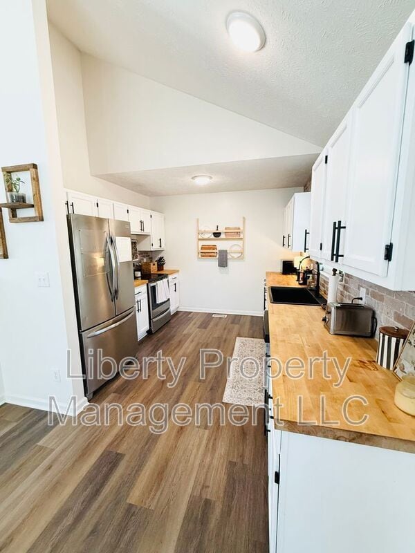 Photo - 132 Windsor Ln