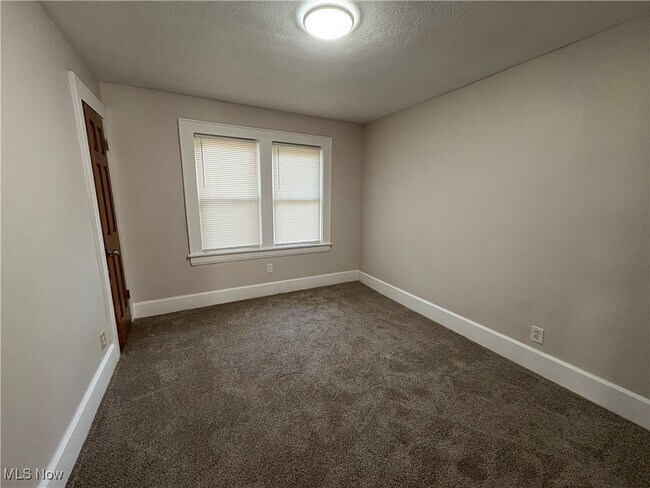 Photo - 2420 E Market St Unidad 1