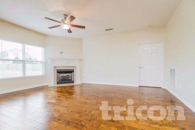 Photo - 1011 Middleton Ln