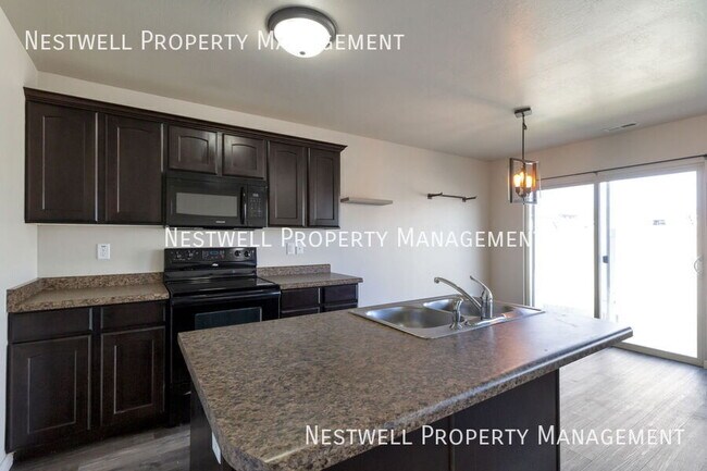 Photo - 2444 Andover St