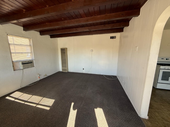 Photo - 5019 E 1st St