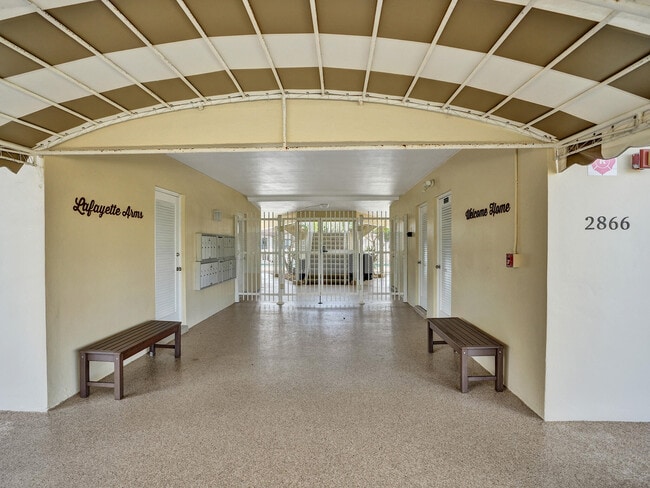 Photo - 2866 NE 30th St Unidad 3