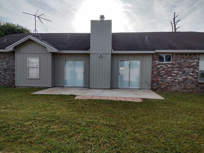 Photo - Spacious Home Conveniently Located in a Quiet Neighborhood!