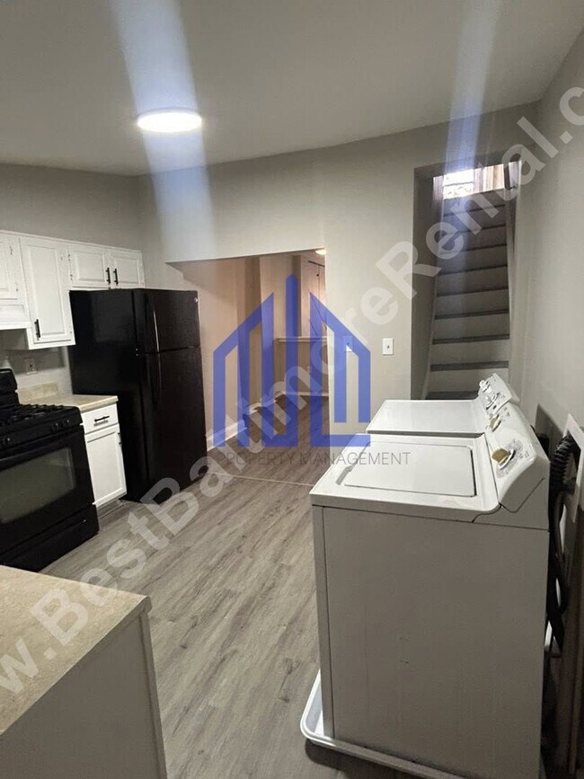 Photo - 1807 Ramsay St