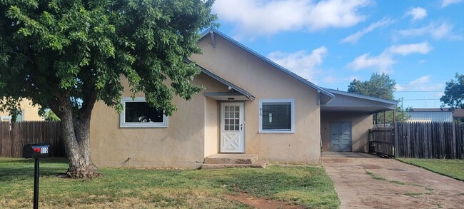 Building Photo - UPDATED HOME IN NORTH CLOVIS
