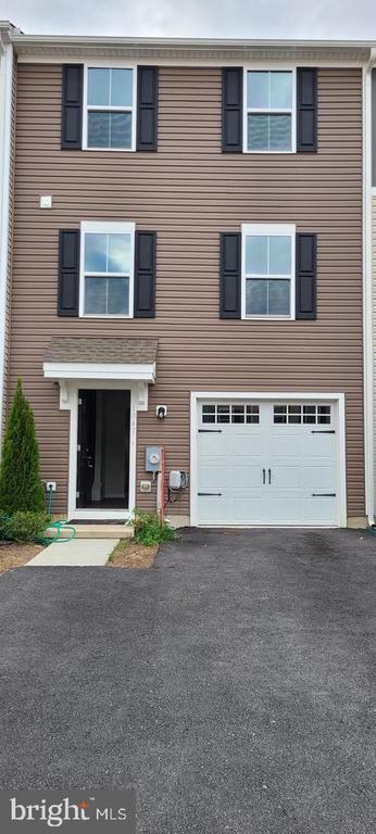 Building Photo - 1047 Wickersham Wy