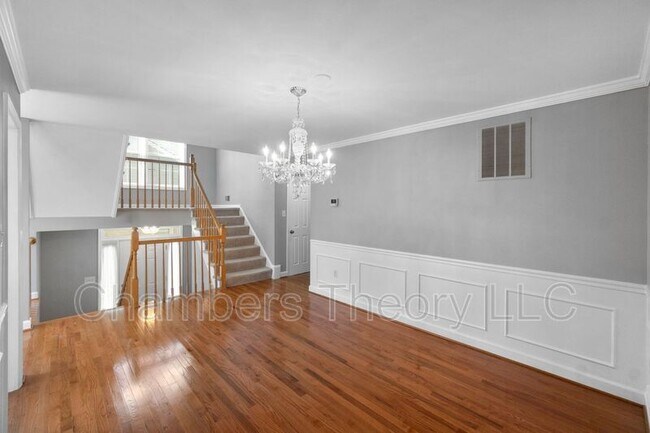 Photo - 2170 Kings Garden Way