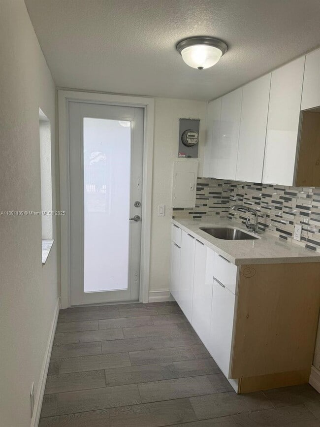 Building Photo - 858 NW 29th Terrace