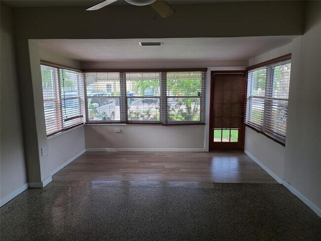 Photo - 904 SE 13th St