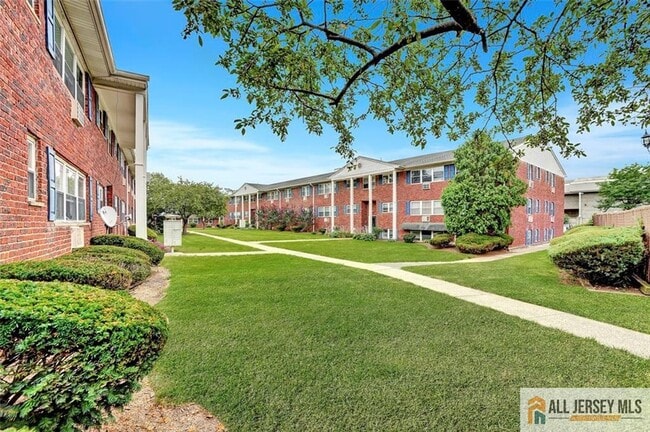 Photo - 32 Woodedge Ave Unidad 3204