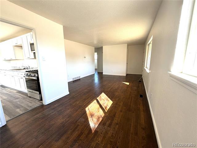 Photo - 9041 Clarkson St