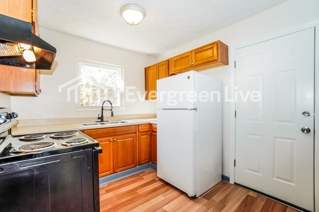 Photo - 3327 Everson Rd W