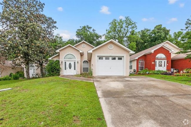 Building Photo - NE Tallahassee Home In Centre Court