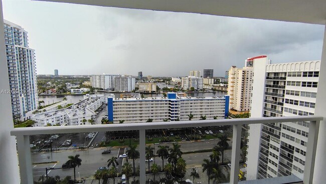 Photo - 1904 S Ocean Dr Unidad 1807