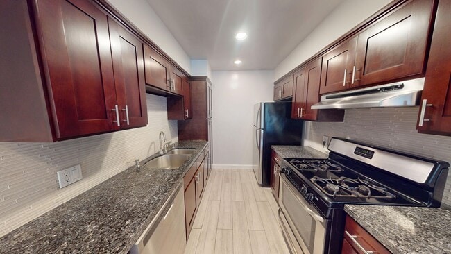 Photo - Cozy Perfect Location Three Bedroom Available in Los Angeles!