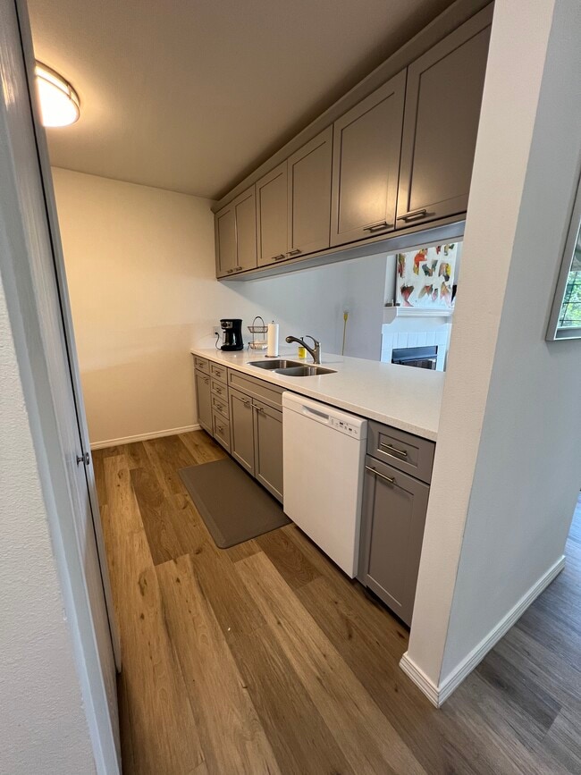 Photo - 525 Riverine Dr