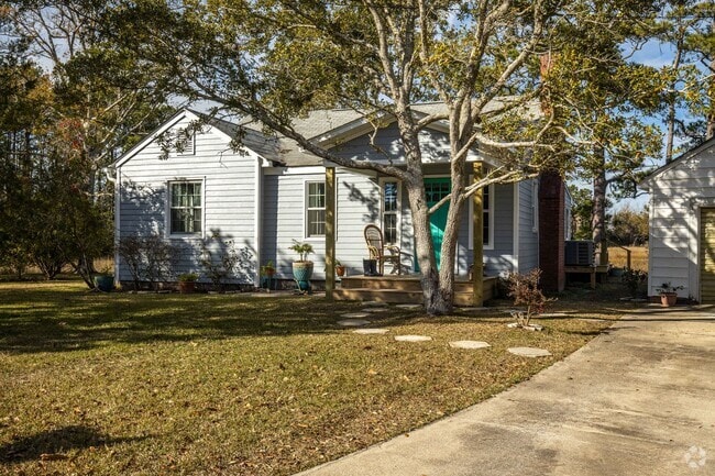 Building Photo - Marsh View Beaufort Home Available Now