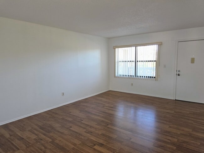 Photo - 5080 Locust St NE