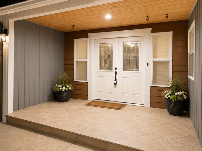 Beautiful 2 Bedroom 1 3/4 Bath Duplex in Gig Harbor!